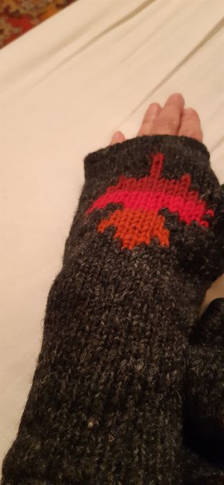 Варежки шерстяные