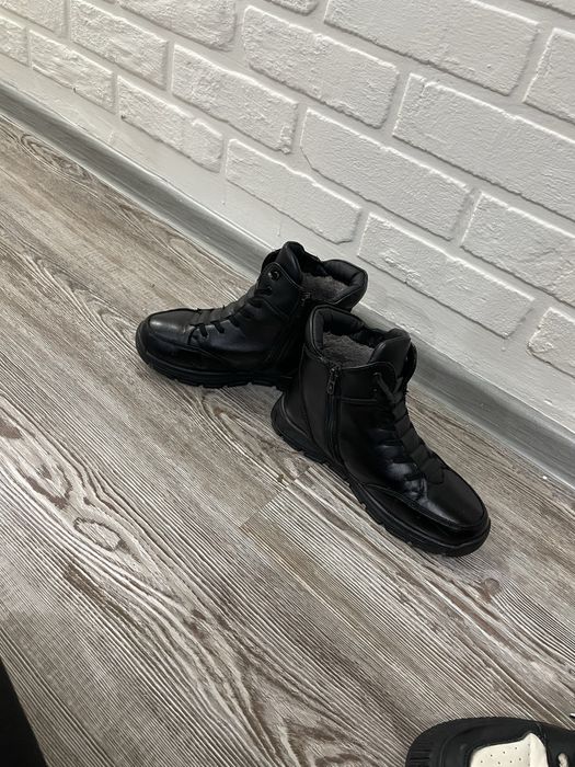 Продам зимние ботинки