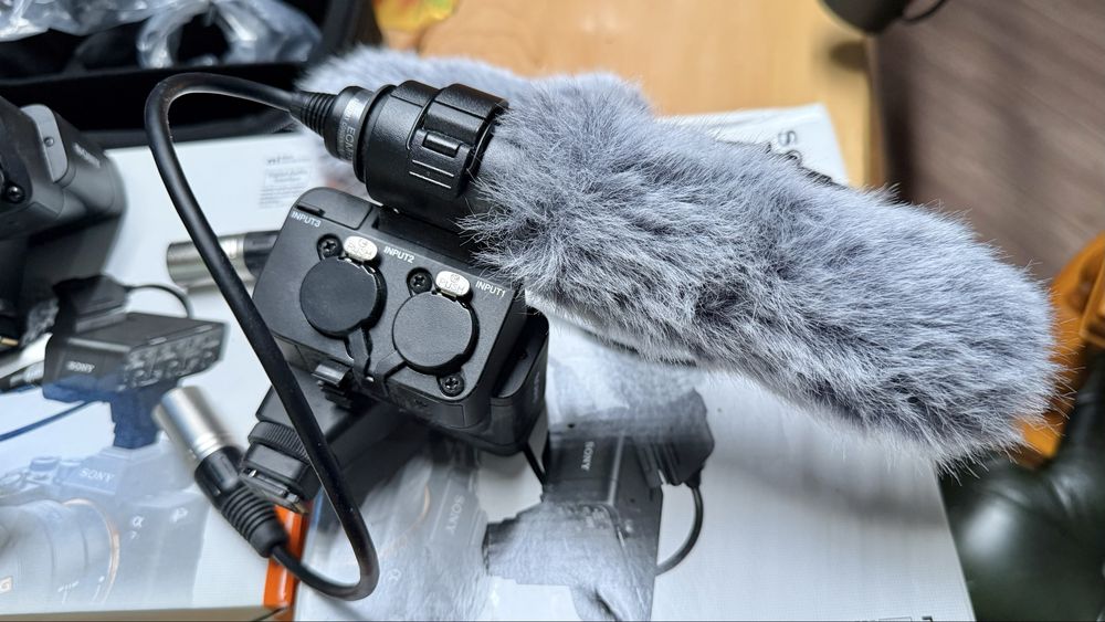 Sony XLR K3M kit Adaptor XLR camere Sony cu Microfon si Patina MI Shoe
