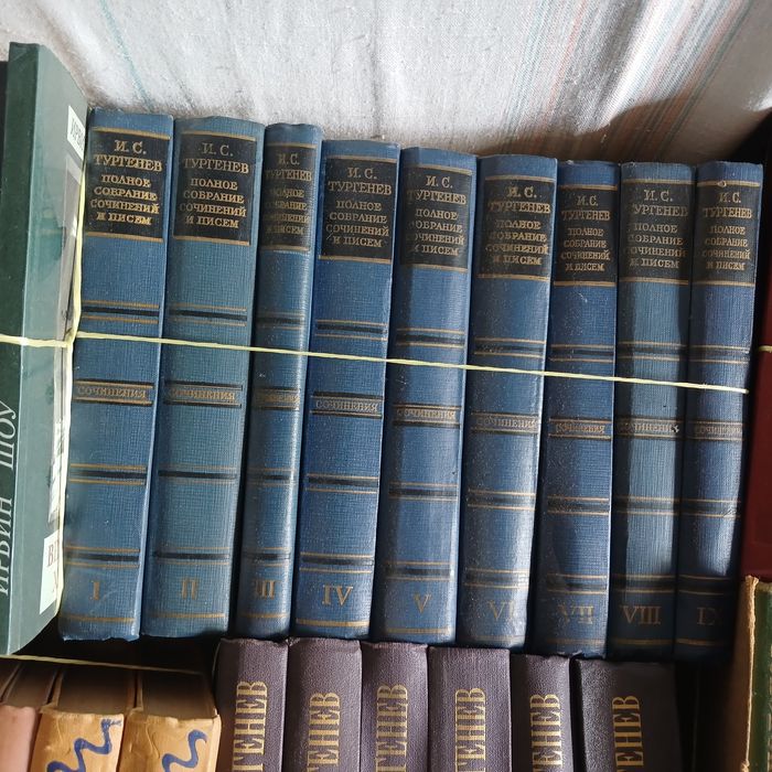 Книги, словари  Художественная литература. Цена разная