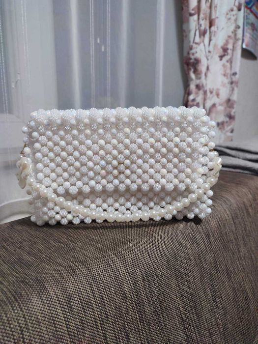 Ръчно изработена чанта от мъниста – стил и блясък!