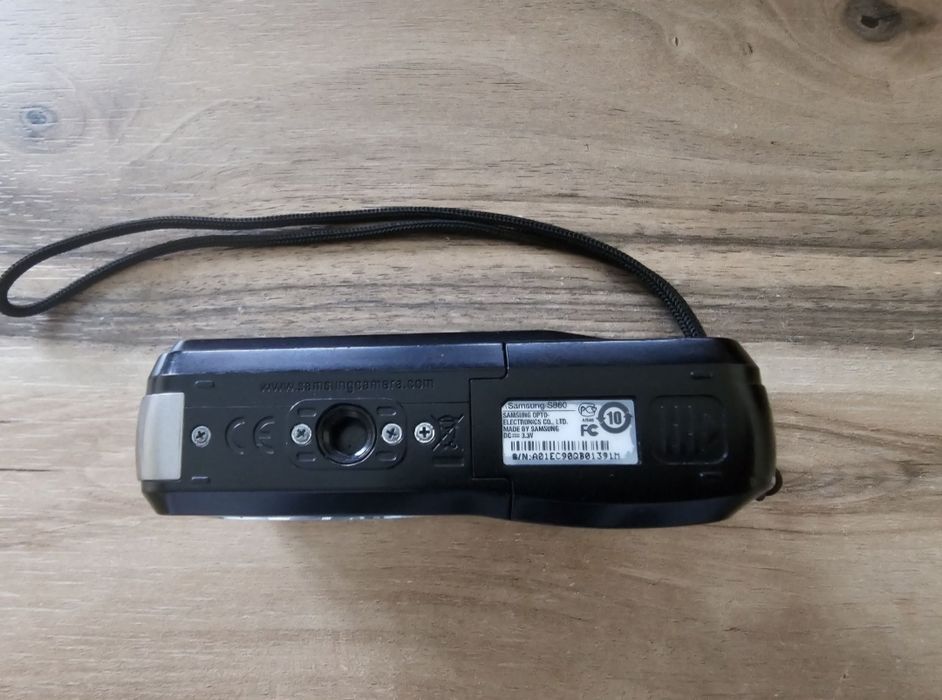 Samsung S860 – Компактна 8.1 MP камера + Подарък SD карта