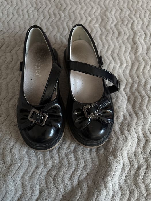 Туфли 28 размер, отдам за шоколадкудетям