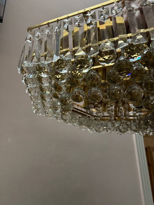 Продается люстра форма шестигранник