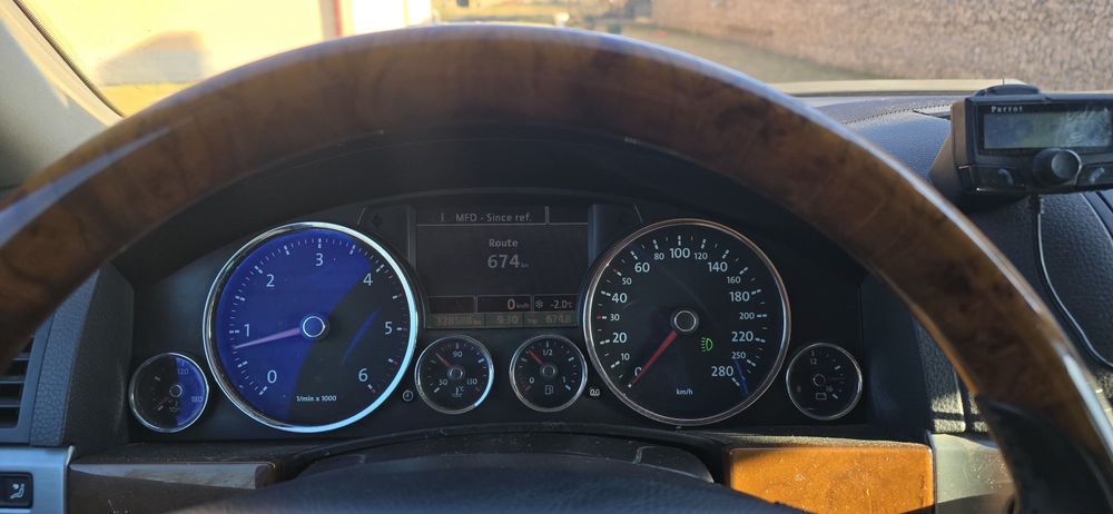 Vand Touareg sau schimb cu suv mai nou .