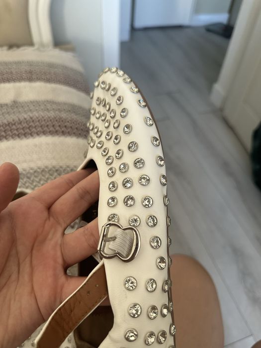 Белый балетка тастарымен сатылады