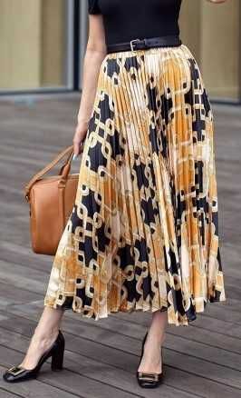 Fusta designer plisata noua, marimea s-m, elastic in talie