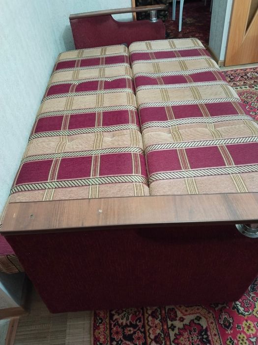Диван в хорошем состоянии