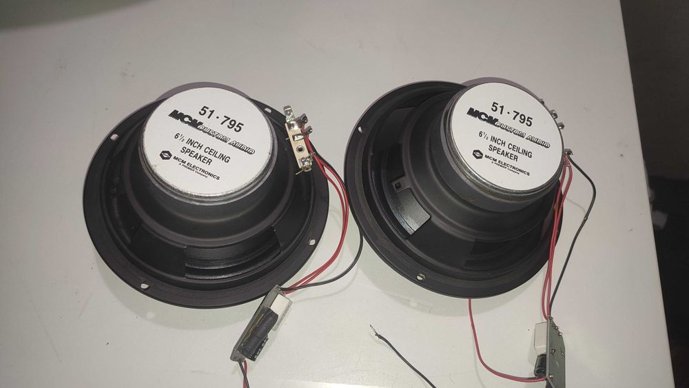 Чифт високоговорители