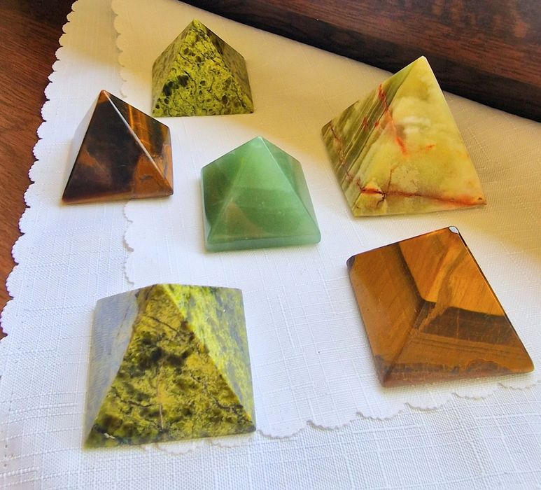 Шары. Яйца. Пирамиды. Маятники. из натуральных камней.