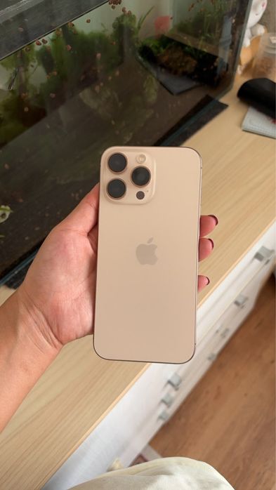 Продам iphone 16 pro max  gold 256 gb