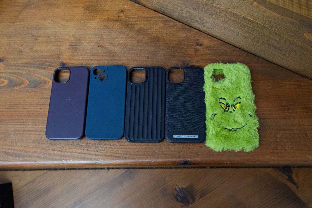 Telefon Apple iPhone 13 Midnight 128GB + HUSE