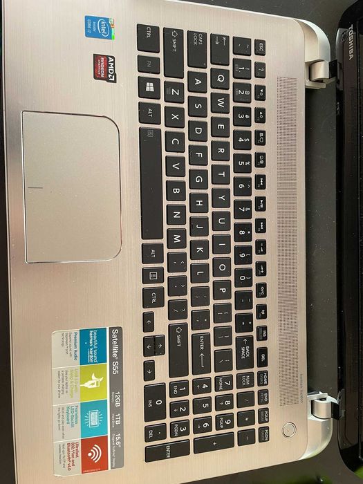 Лаптоп Toshiba Satellite S55 на части