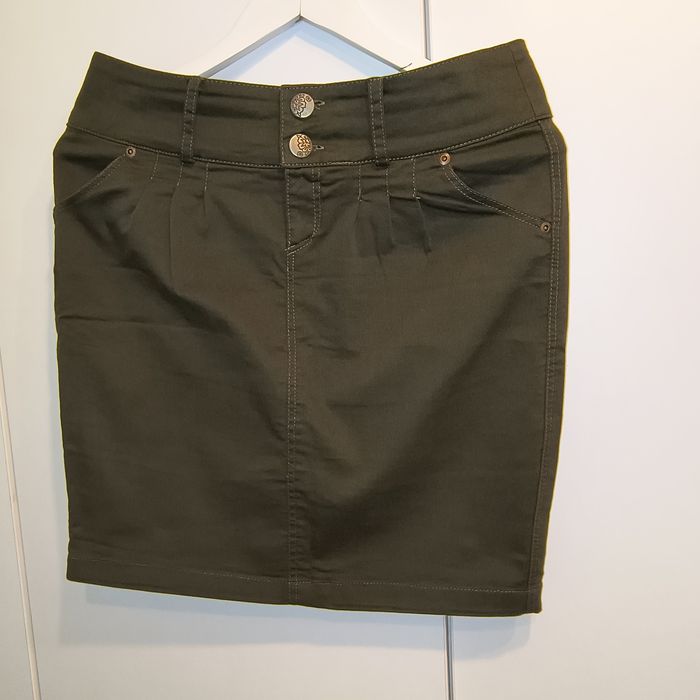 Дамски поли до коляно