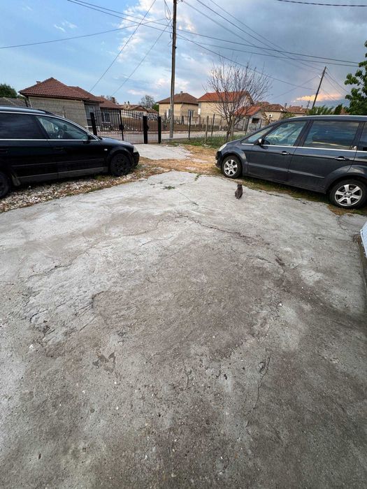 Собственик Продава Къща с 290кв.м.ЗП -9 стаи,двор 1040кв.м- с.Чернолик