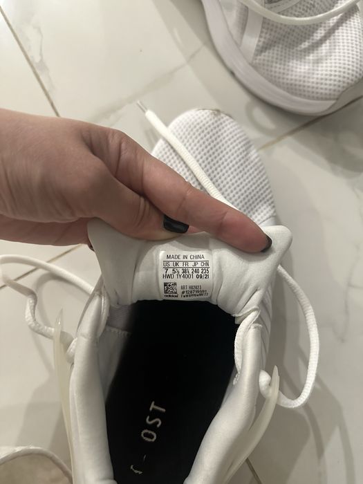 продаю кроссовки