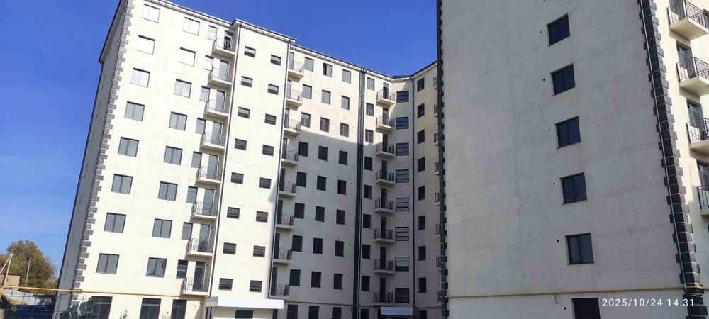 В г. Чирчике  10 микрорайон.