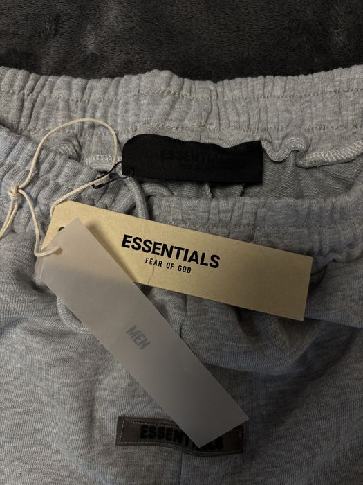 Pantaloni esentials,pret negociabil