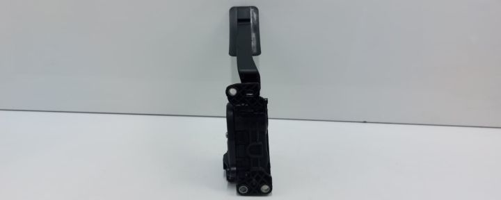 Pedala acceleratie 8200386506D Dacia Sandero prima generatie