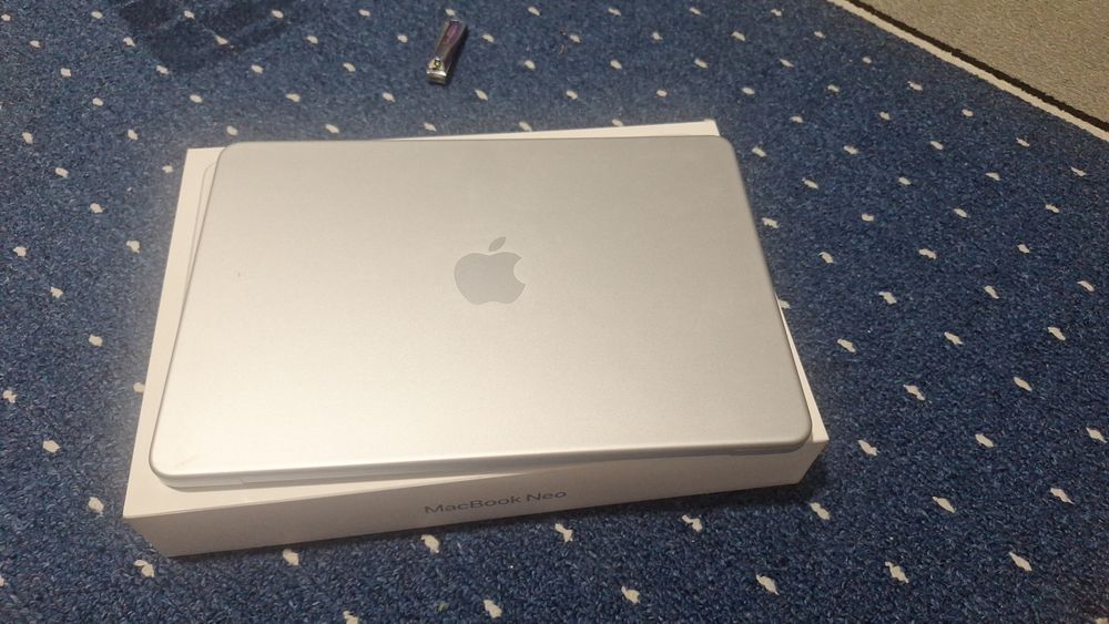 Macbook neo A18 sotiladi