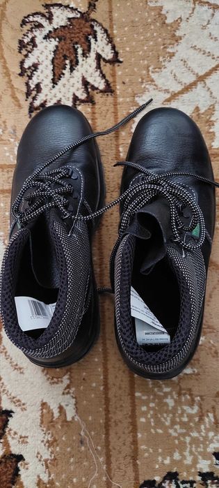 Продаю рабочие ботинки 43 размер. 1 пара.