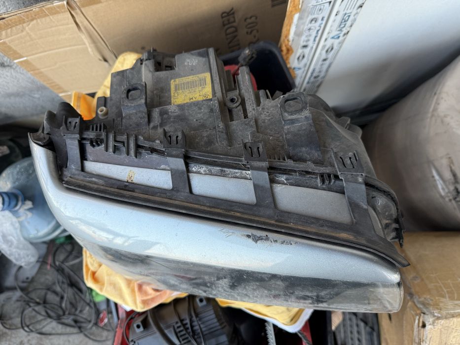 Десен фар Dynamic xenon Бмв Х3 Е83