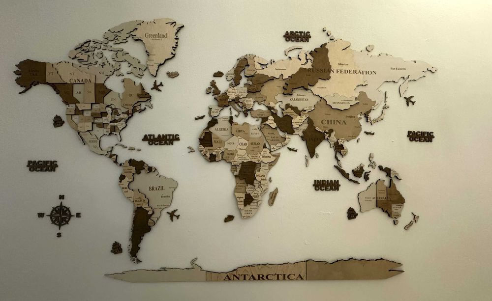 Дървена карта на света