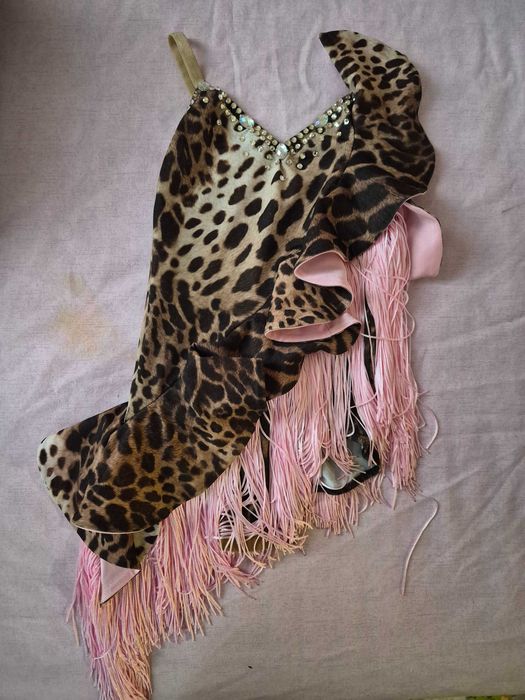 Рокля за спортни танци