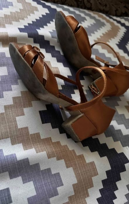 Обувь для бальных танцев