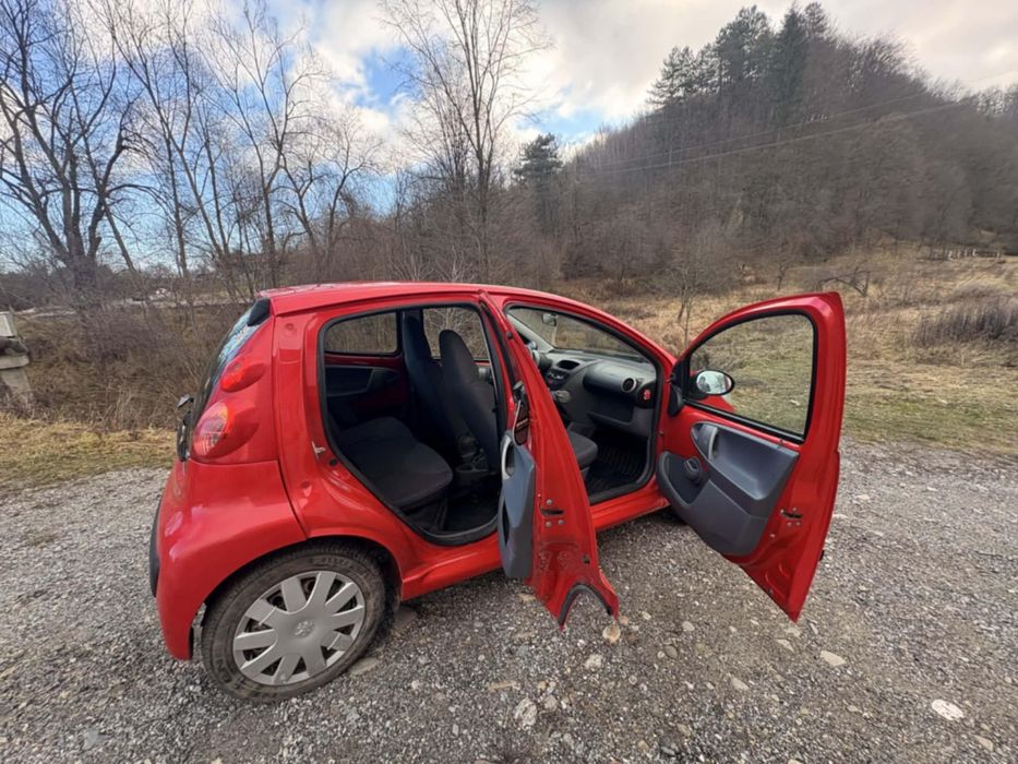Vând Peugeot 107