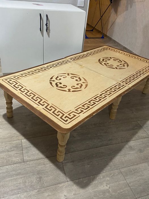 Стол для гостей