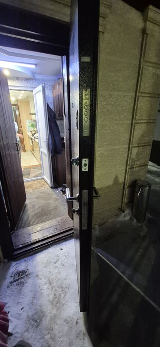 Входную дверь продам б/у Астана