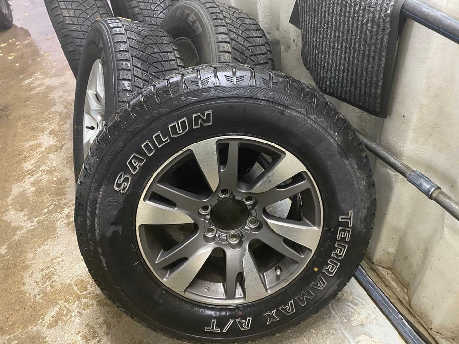 Шины на внедорожник А\Т 17  летние