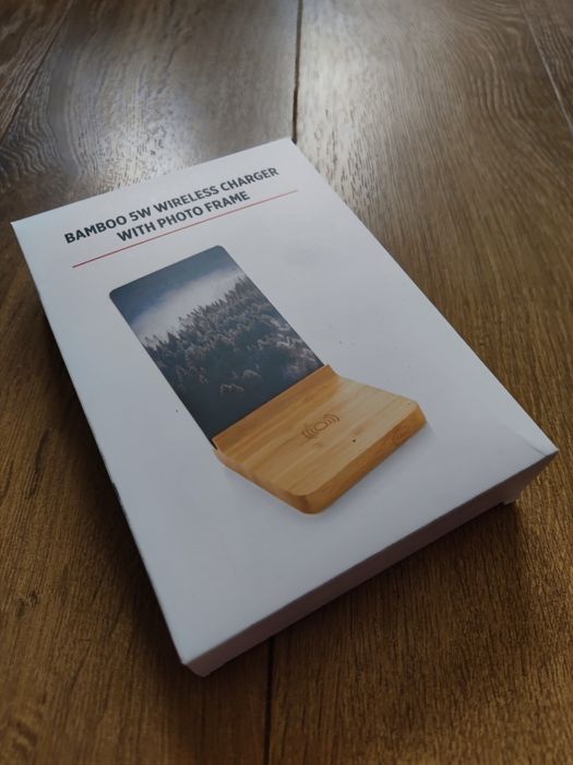 Cadoul perfect: încărcător wireless gravat Dacia, cu ramă foto integrată