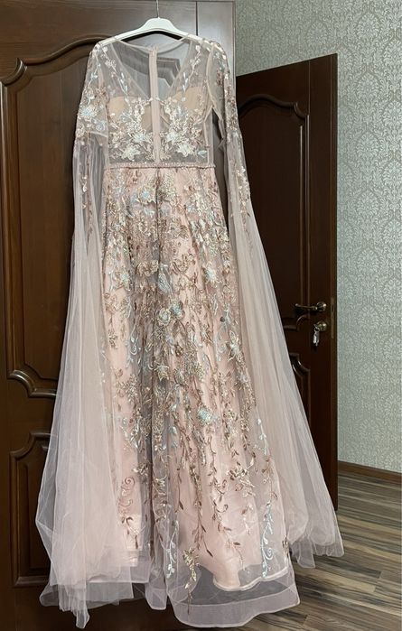 Платье на девичью свадбу, на вечер, на выпускной.