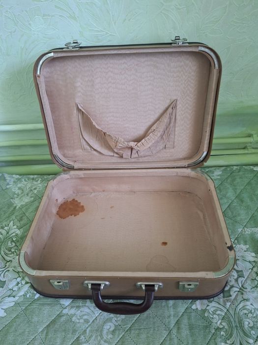 Чемодан б.у. советский.
