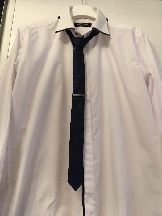 Мъжки официален костюм.