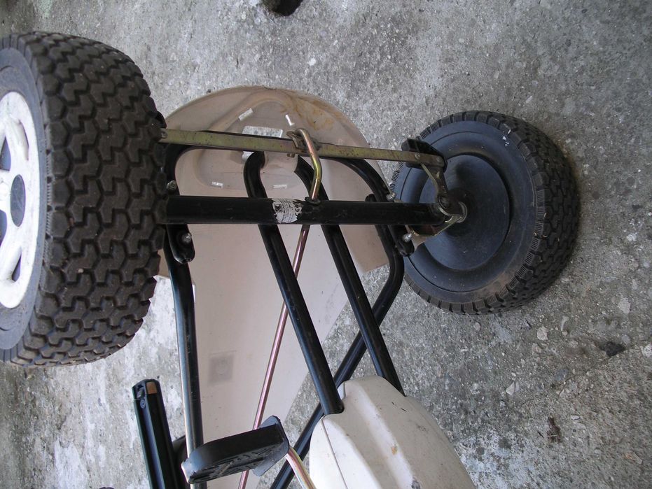 Продавам детска кола играчка