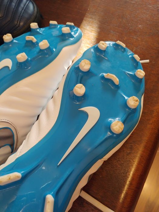 Nike Tiempo marime 42 ghete fotbal cu crampoane plastic iarba