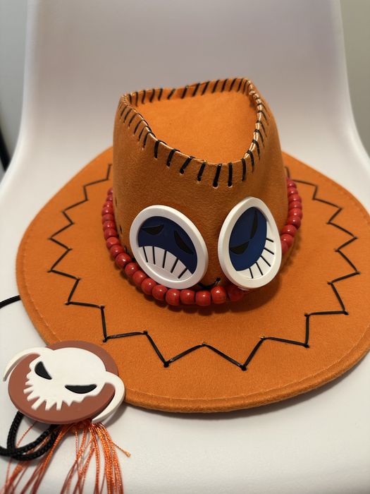 Кострлей уан пис шляпа Эйса