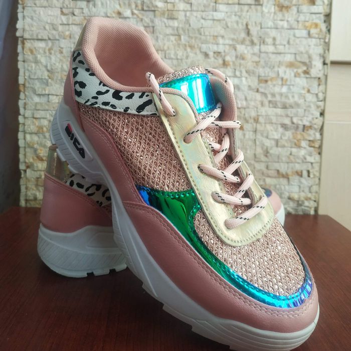 Кроссовки женские