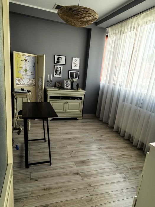 Birou de închiriat intr-un centru de activitati recreative, Galați, 700 lei/luna