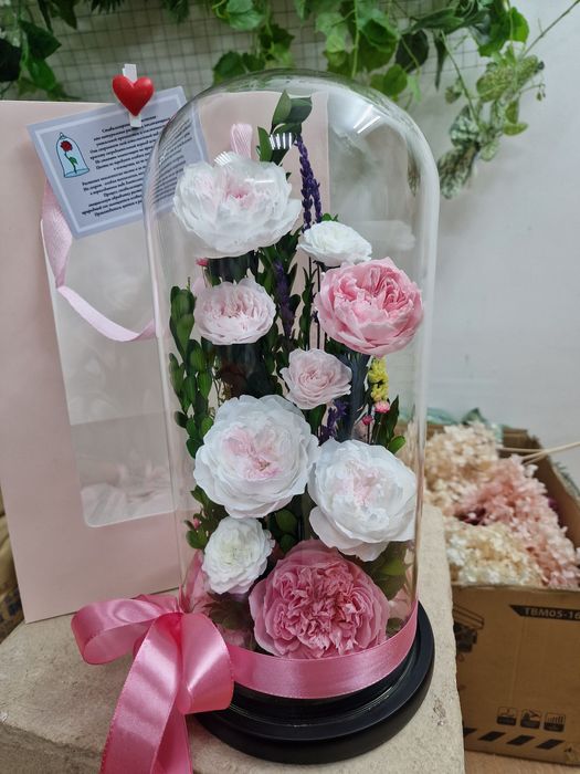 Цветы, розы в колбе, стабилизированные