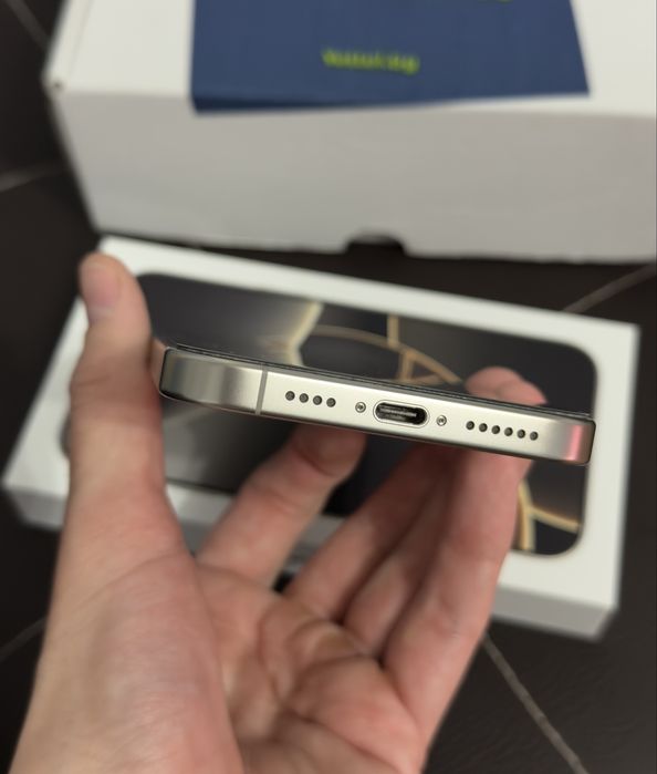 iPhone 16 Pro Max 256 GB Natural Titanium