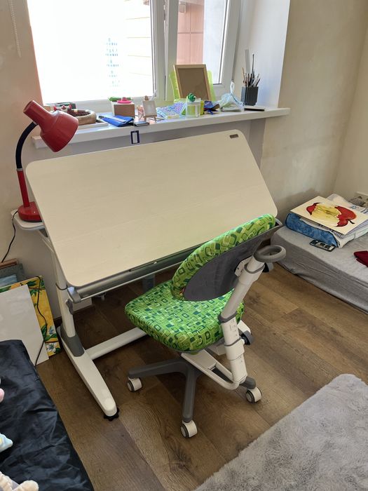 Продается парта со стулом