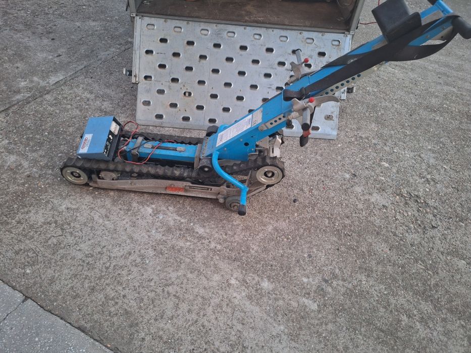 Elevator pentru  persoane dizabilități, stare buna de functionare