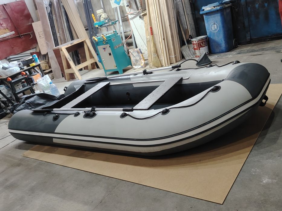 Продам лодку с мотором 9.8