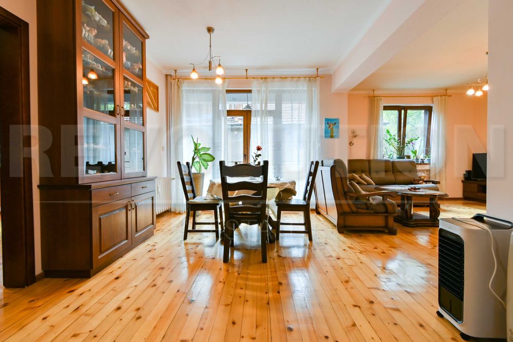 Продава се Тристаен апартамент в София, Изток - 149 кв.м за 1643 €/кв.м - Снимка #1