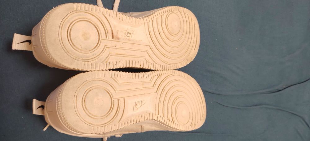 Vand adidasi Nike AF1