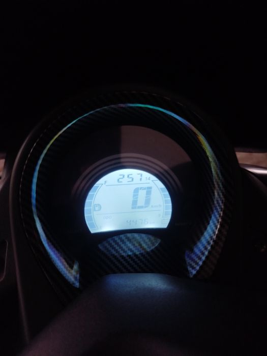 Yamaxa N MAX sotiladi 
180 kub
Tezligi 120 
Benzin rasxoti 4/5 litr
Xo